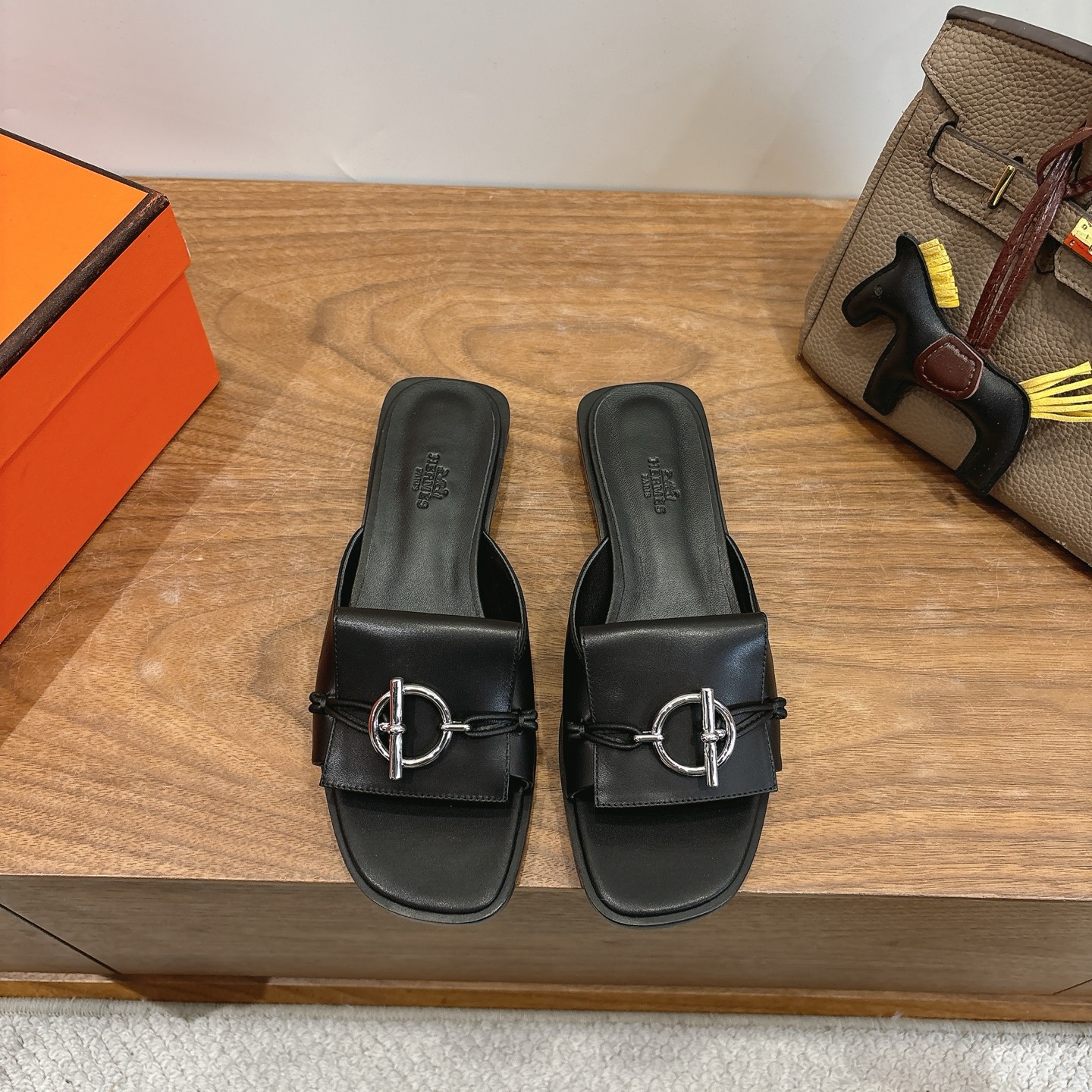 에르메스(HERMES) 버클 장식 슬리퍼 신발