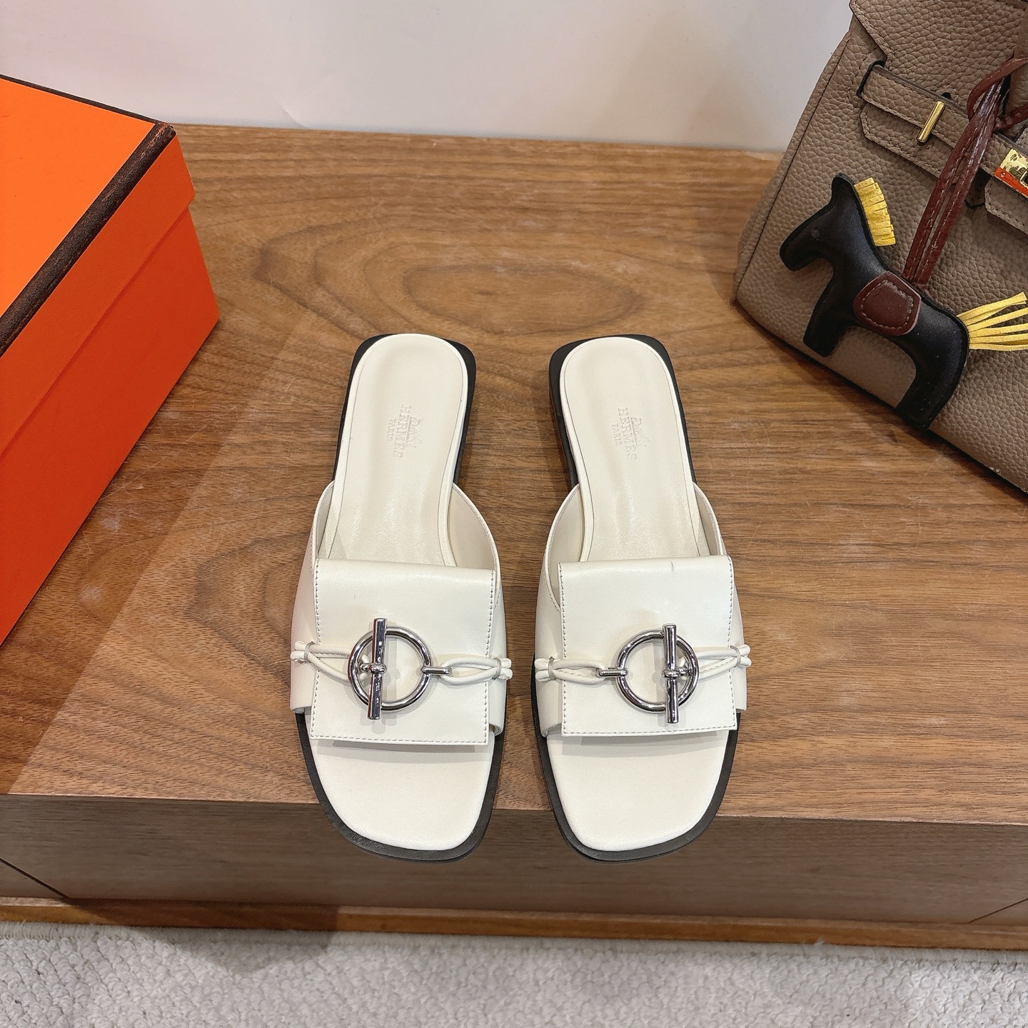 에르메스(HERMES) 버클 장식 슬리퍼 신발