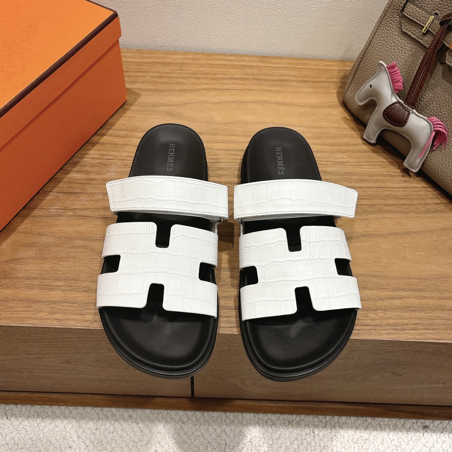 에르메스(HERMES) 투톤 배색 H 슬리퍼 신발