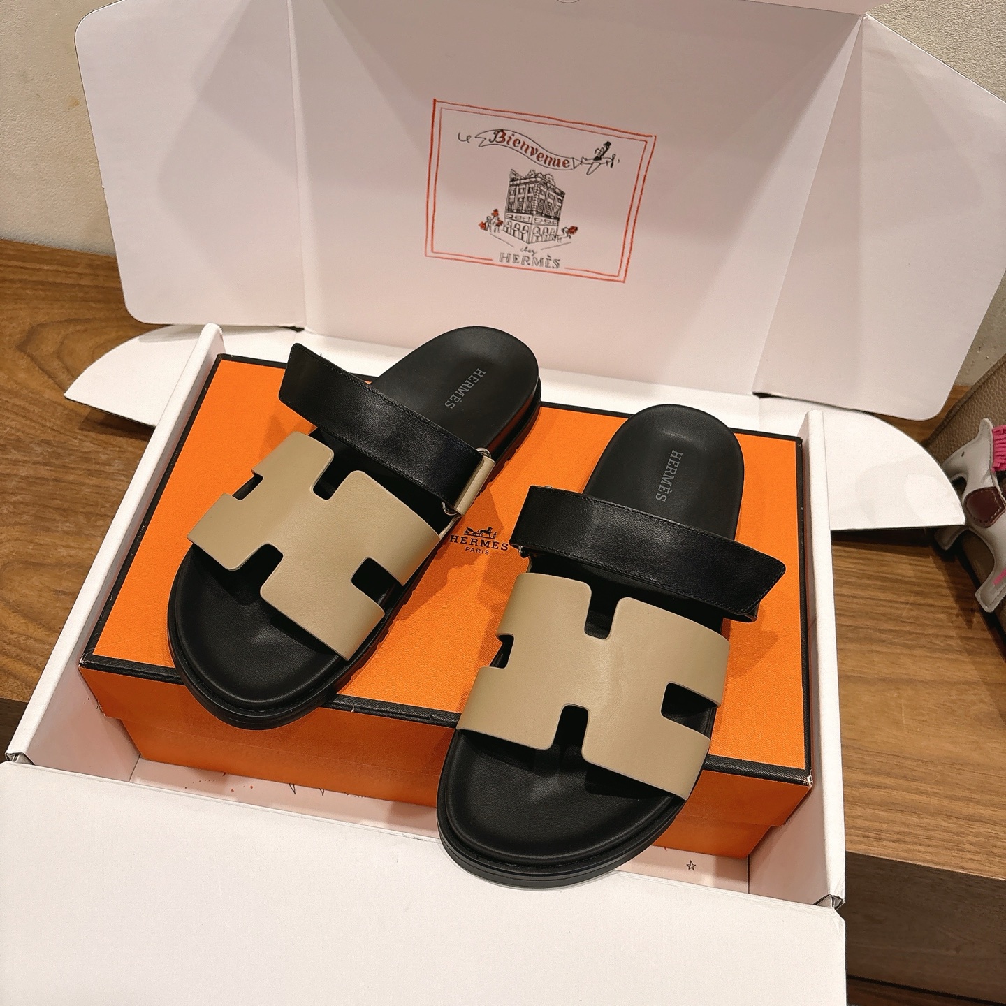 에르메스(HERMES) 투톤 배색 H 슬리퍼 신발