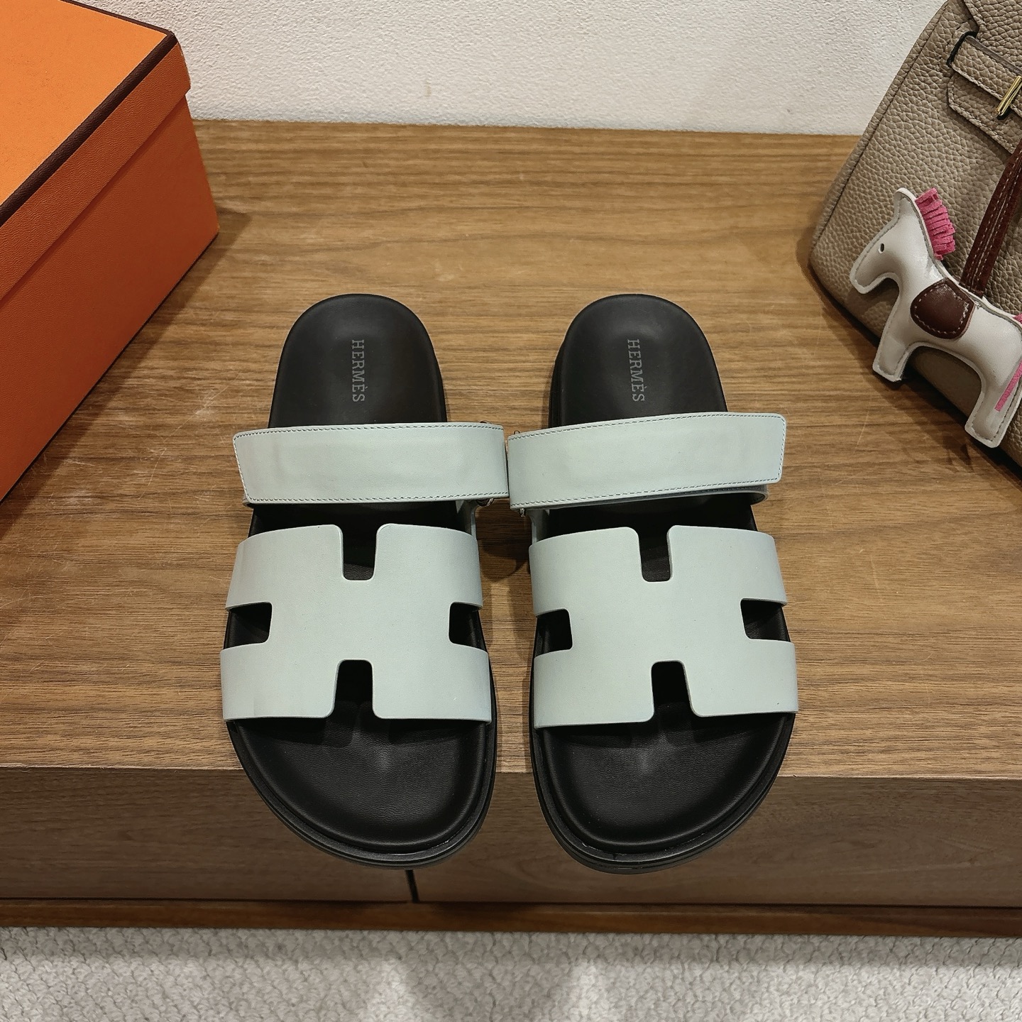 에르메스(HERMES) 투톤 배색 H 슬리퍼 신발