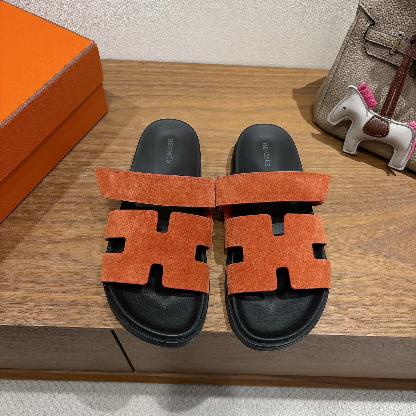 에르메스(HERMES) 투톤 배색 H 슬리퍼 신발