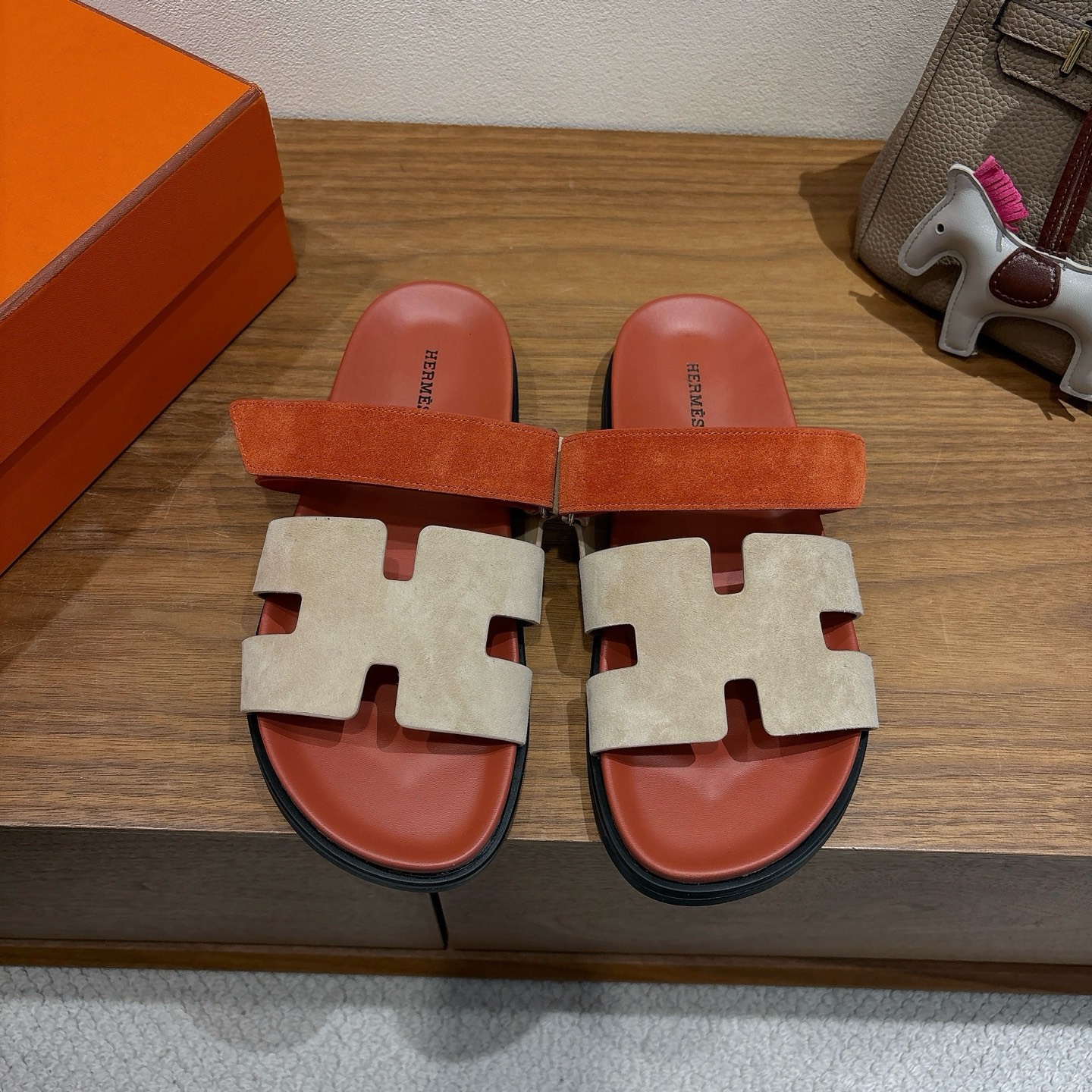 에르메스(HERMES) 투톤 배색 H 슬리퍼 신발