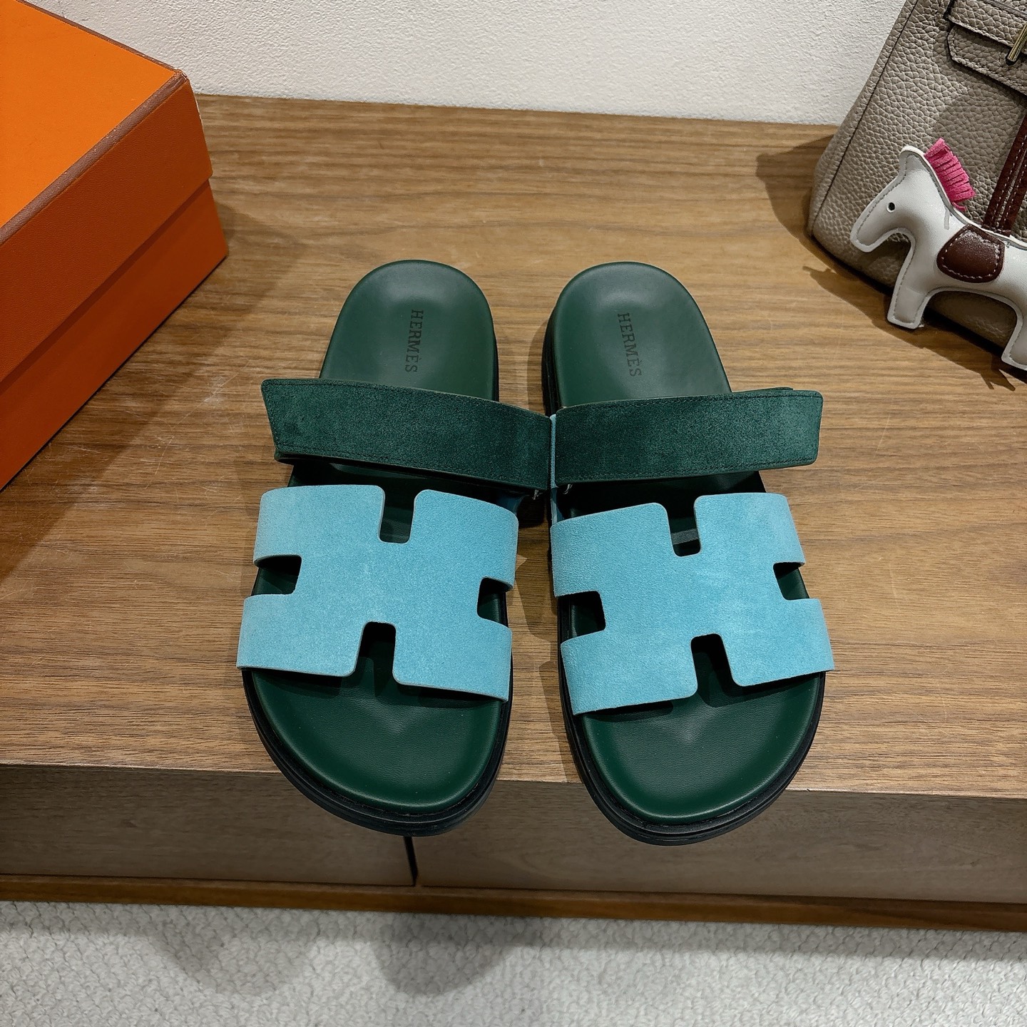 에르메스(HERMES) 투톤 배색 H 슬리퍼 신발