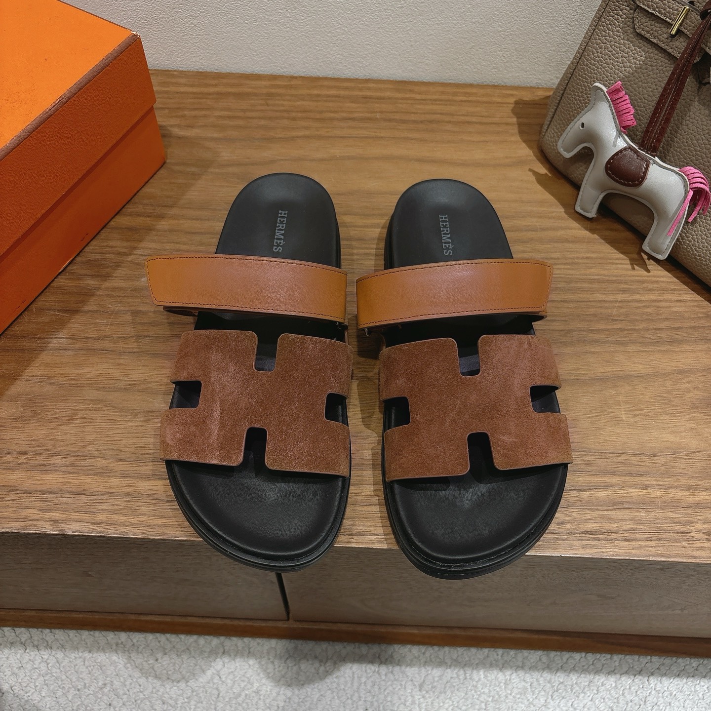 에르메스(HERMES) 투톤 배색 H 슬리퍼 신발