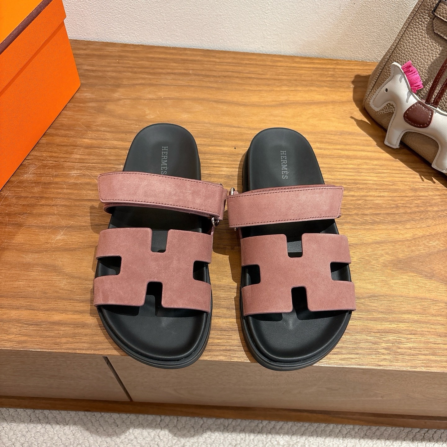 에르메스(HERMES) 투톤 배색 H 슬리퍼 신발