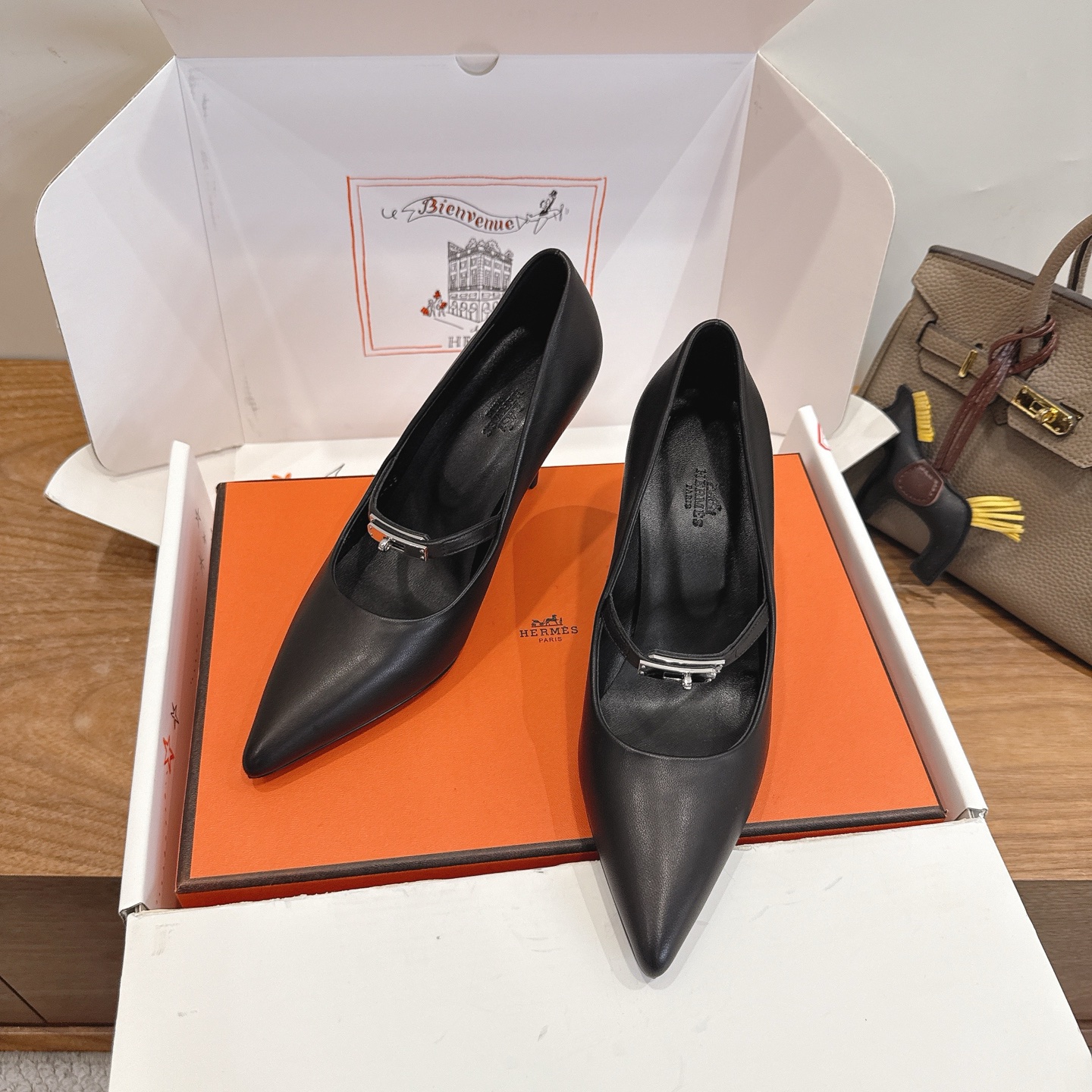 에르메스(HERMES) 켈리 스트랩 펌프스 힐 신발