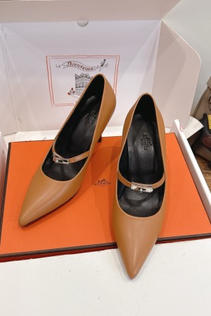 에르메스(HERMES) 켈리 스트랩 펌프스 힐 신발