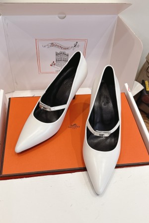 에르메스(HERMES) 켈리 스트랩 펌프스 힐 신발