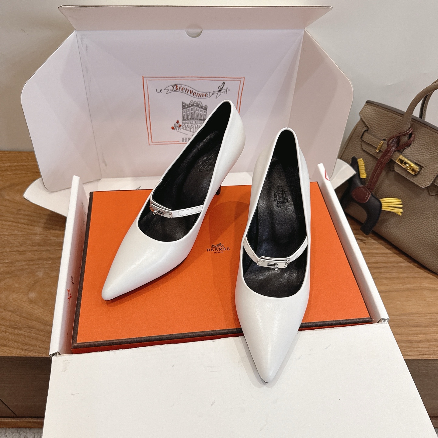 에르메스(HERMES) 켈리 스트랩 펌프스 힐 신발