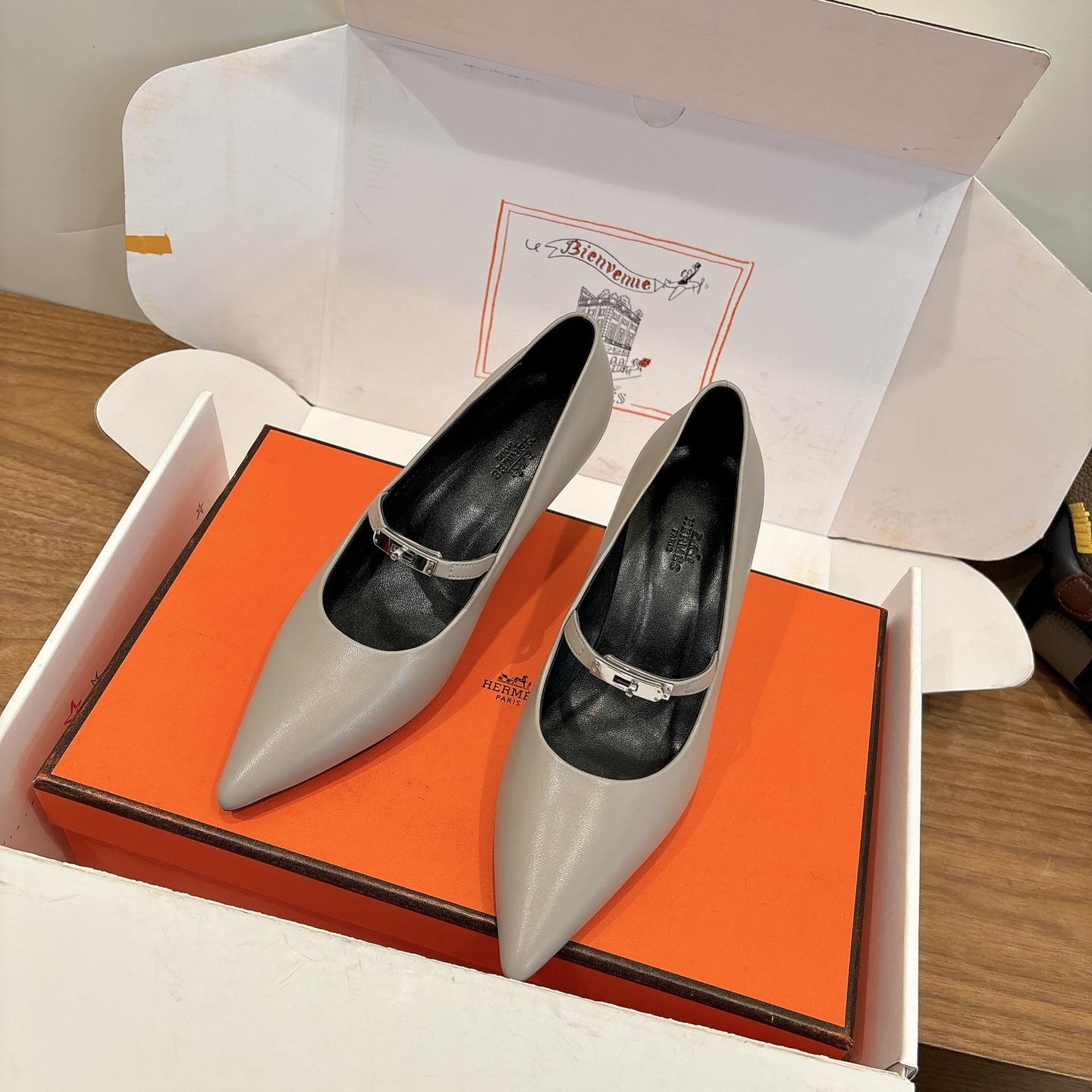 에르메스(HERMES) 켈리 스트랩 펌프스 신발