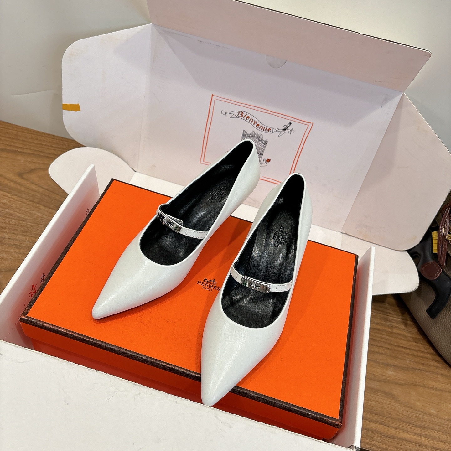 에르메스(HERMES) 켈리 스트랩 펌프스 신발