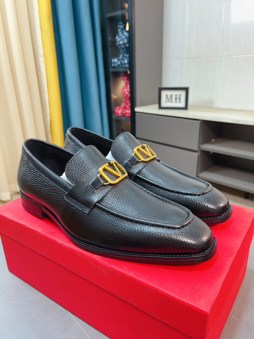 발렌티노(VALENTINO) 워터 다이드 카프스킨 슬립온 로퍼 구두 신발