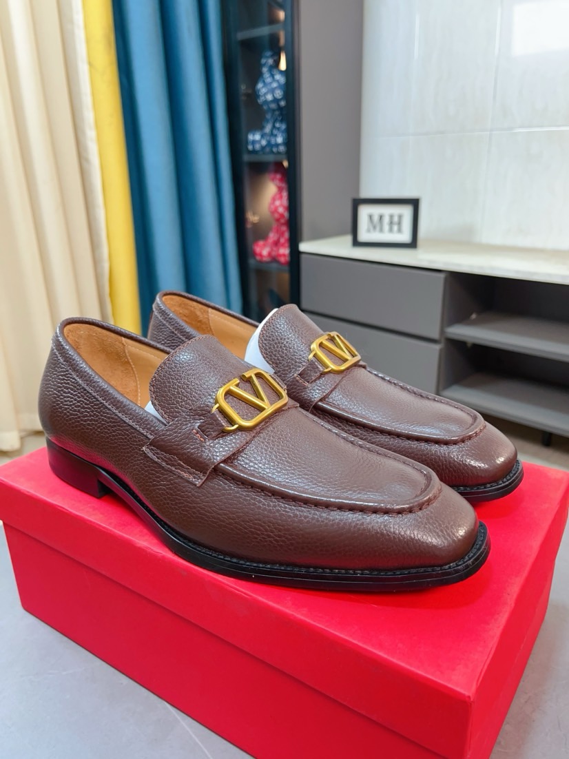 발렌티노(VALENTINO) 워터 다이드 카프스킨 슬립온 로퍼 구두 신발