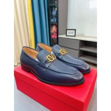 발렌티노(VALENTINO) 워터 다이드 카프스킨 슬립온 로퍼 구두 신발