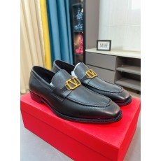 발렌티노(VALENTINO) 워터 다이드 카프스킨 슬립온 로퍼 구두 신발