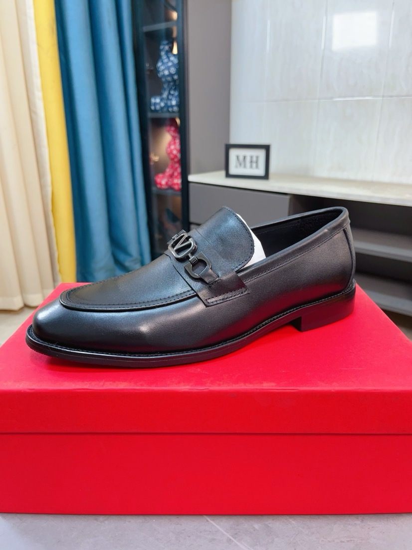 발렌티노(VALENTINO) 워터 다이드 카프스킨 슬립온 로퍼 구두 신발