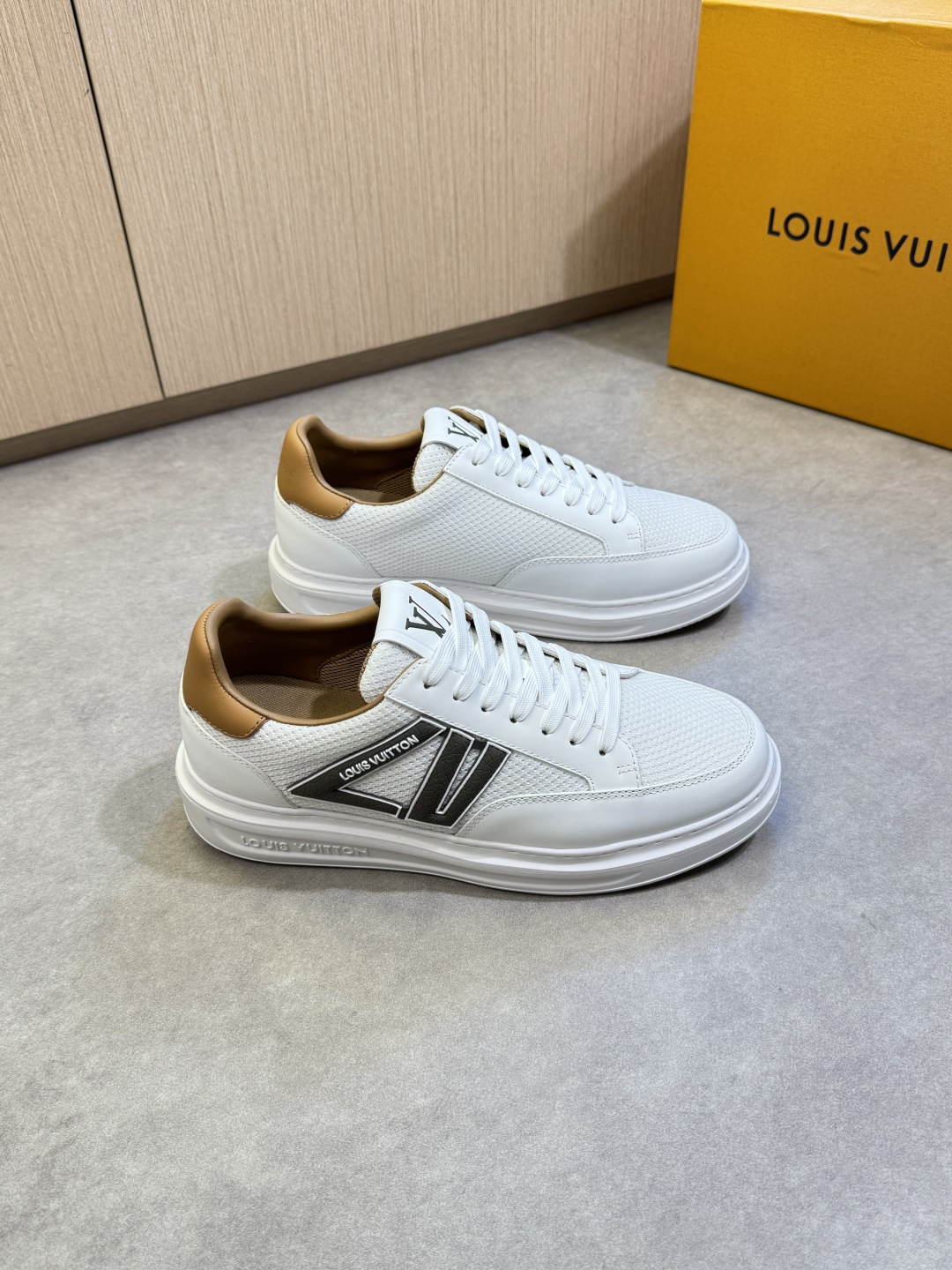 루이비통(LV) 나파 & 실크 캔버스 믹스 스니커즈 신발