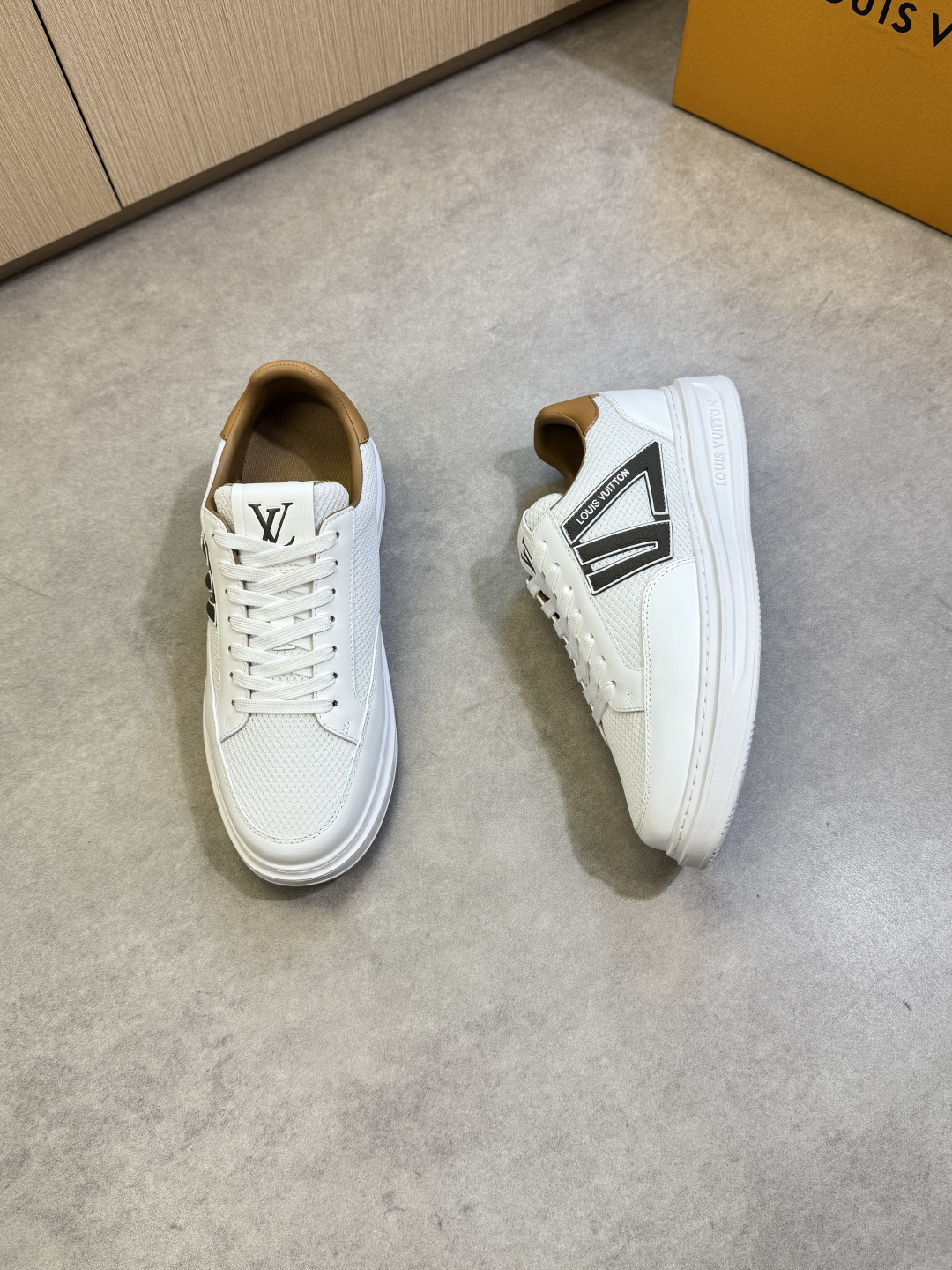 루이비통(LV) 나파 & 실크 캔버스 믹스 스니커즈 신발