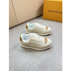 루이비통(LV) 나파 카프스킨 엠보싱 로고 스니커즈 신발