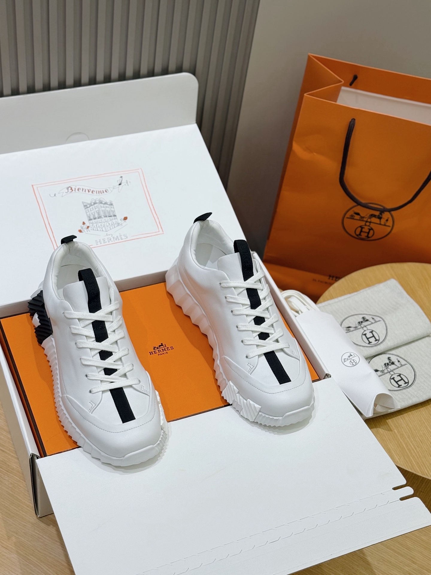 에르메스(Hermes) 바운싱(Bouncing) 남성 스니커즈 신발