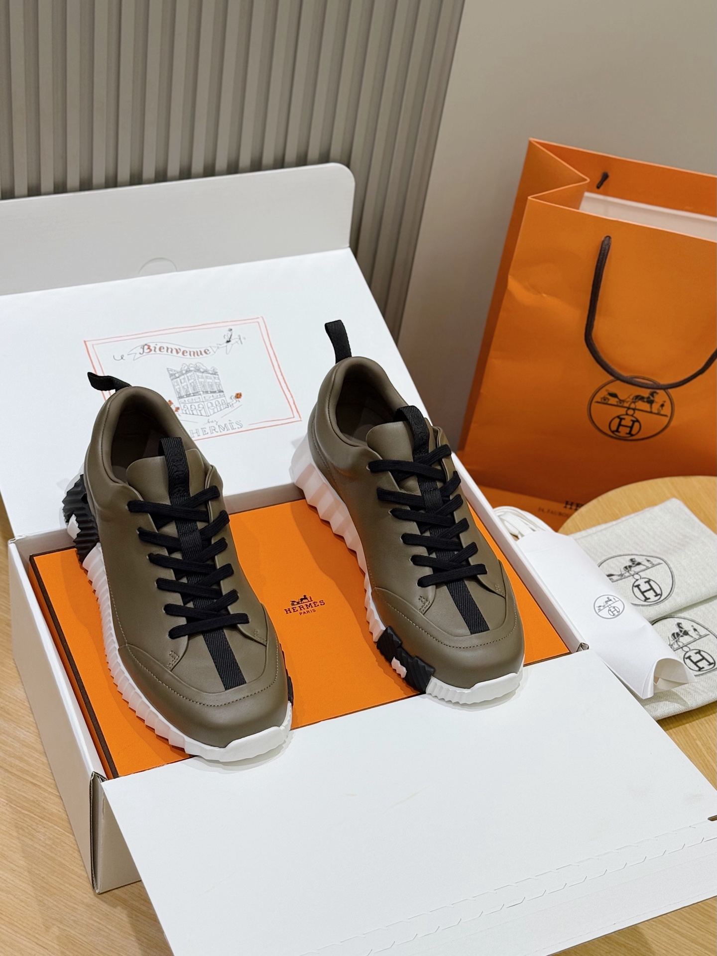 에르메스(Hermes) 바운싱(Bouncing) 남성 스니커즈 신발