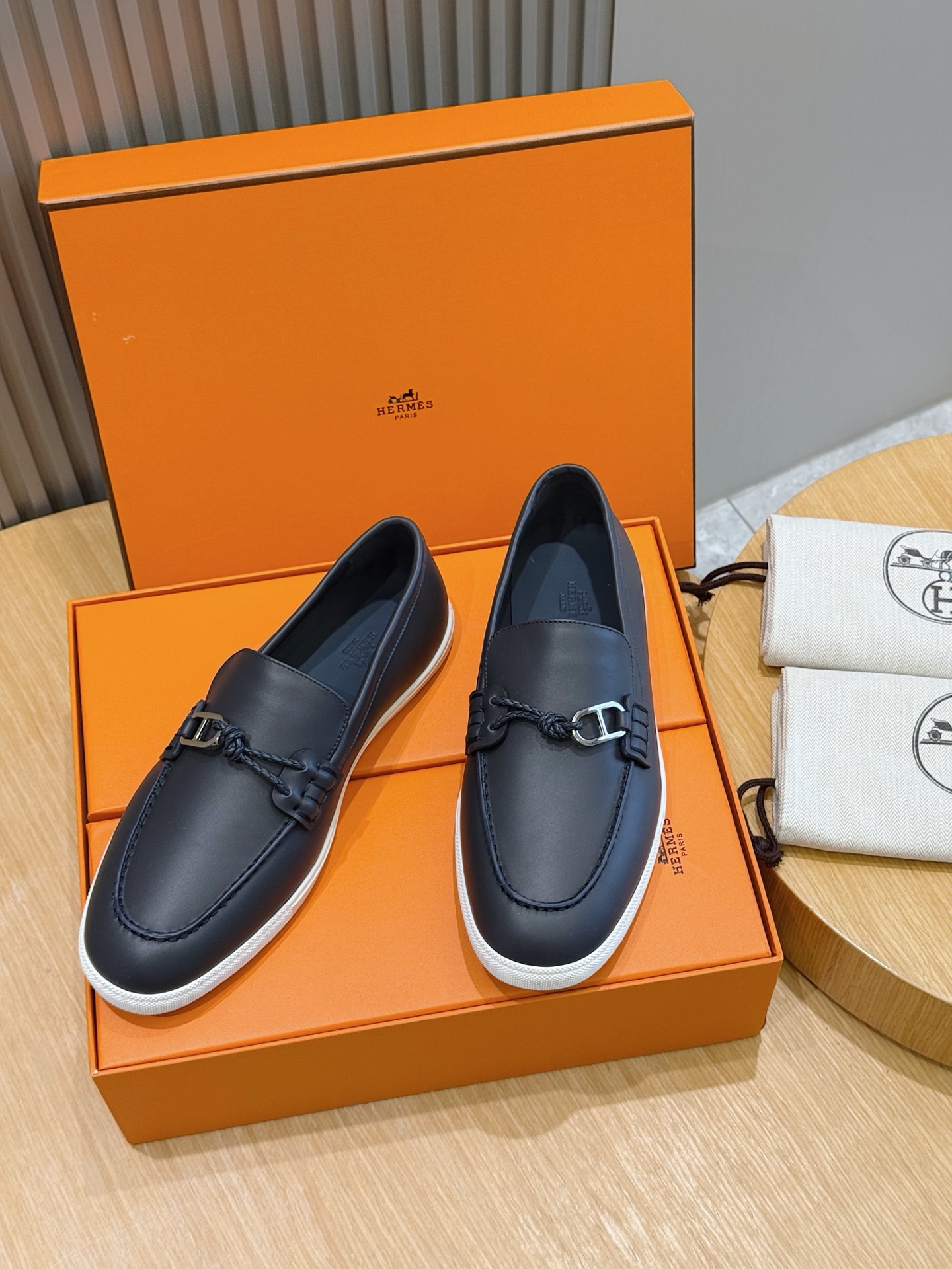 에르메스(Hermes) Ignacio 소가죽 & 로퍼 구두 신발