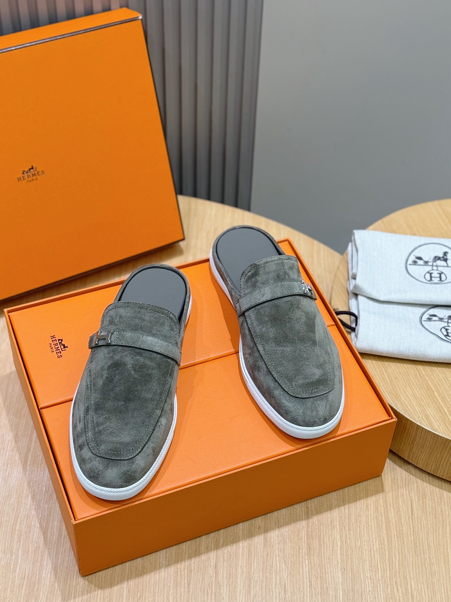 에르메스(Hermes) Freestyle 엡송 카프스킨 뮬 신발