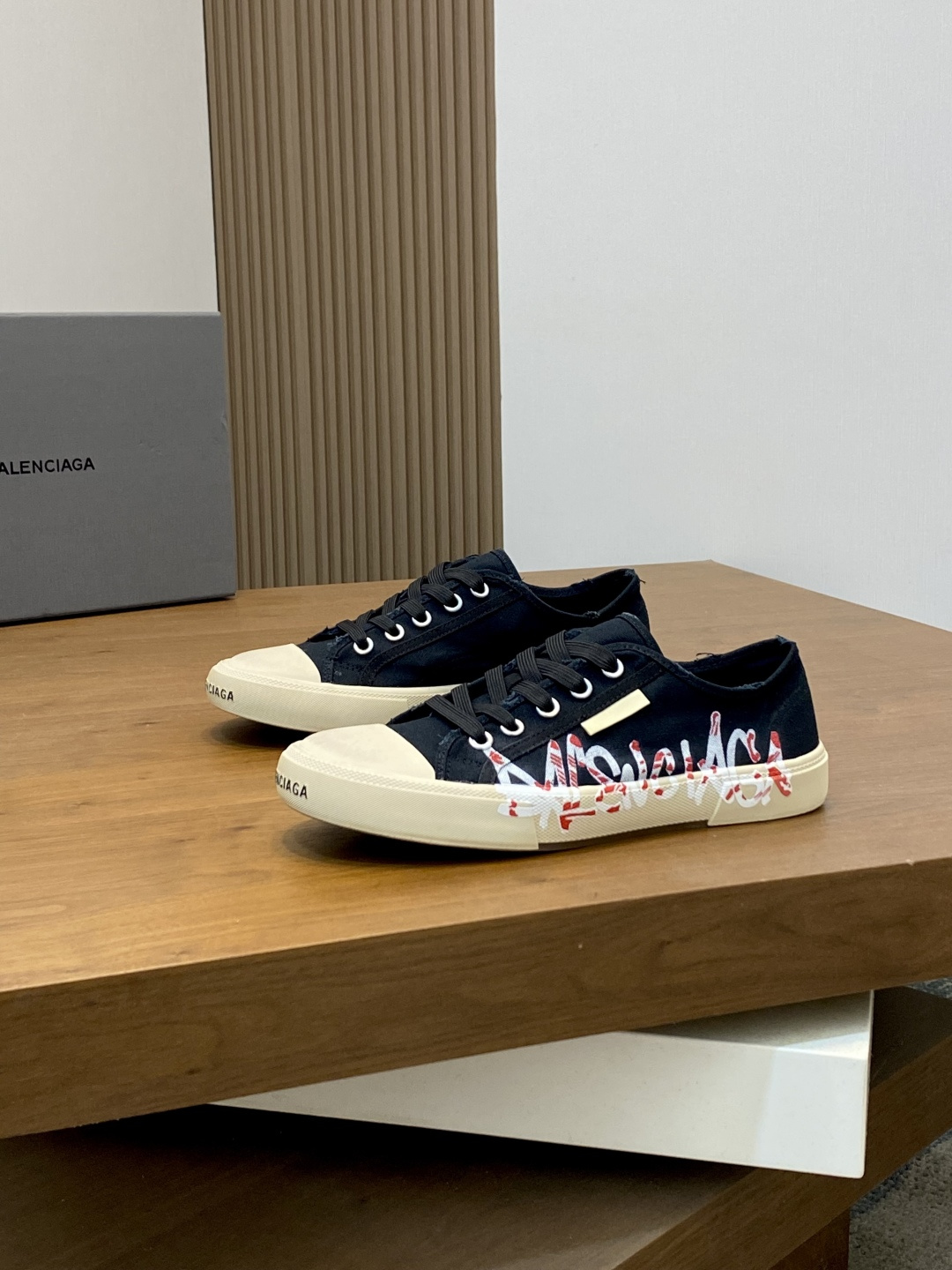 발렌시아가(Balenciaga) 프린지 데님 & GG 캔버스 스니커즈 신발