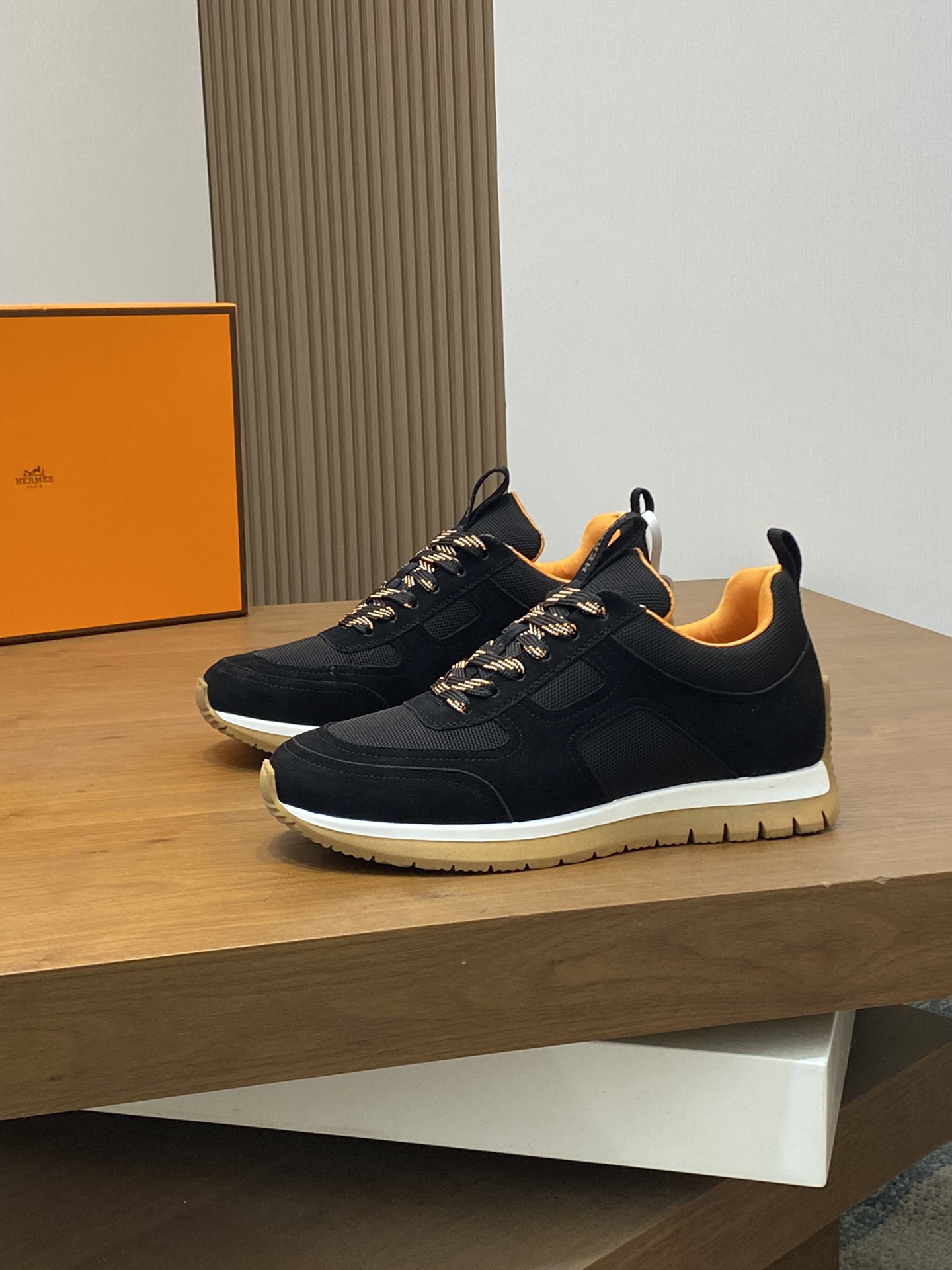 에르메스(Hermes) 나파 & 스톤 패턴 가죽 믹스 스니커즈 신발