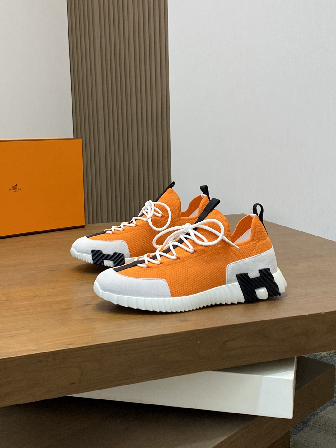 에르메스(Hermes) 데님 캔버스 & 스웨이드 믹스 스니커즈 신발