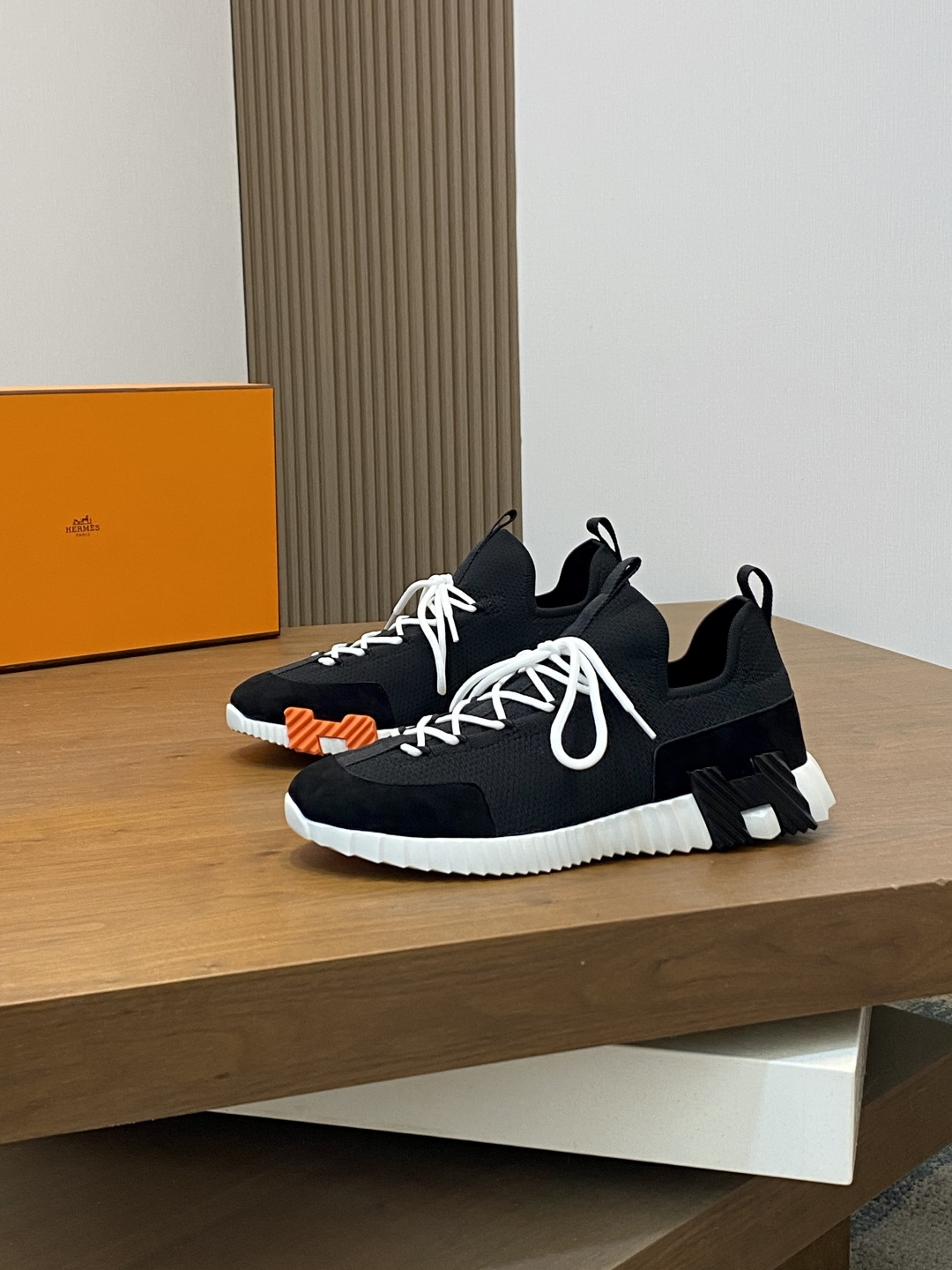 에르메스(Hermes) 데님 캔버스 & 스웨이드 믹스 스니커즈 신발