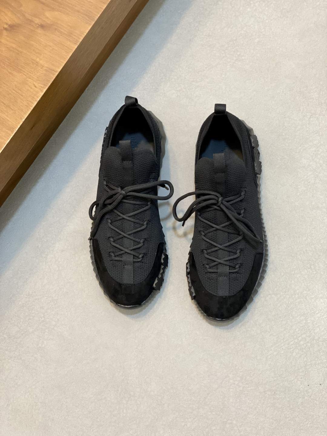 에르메스(Hermes) 데님 캔버스 & 스웨이드 믹스 스니커즈 신발