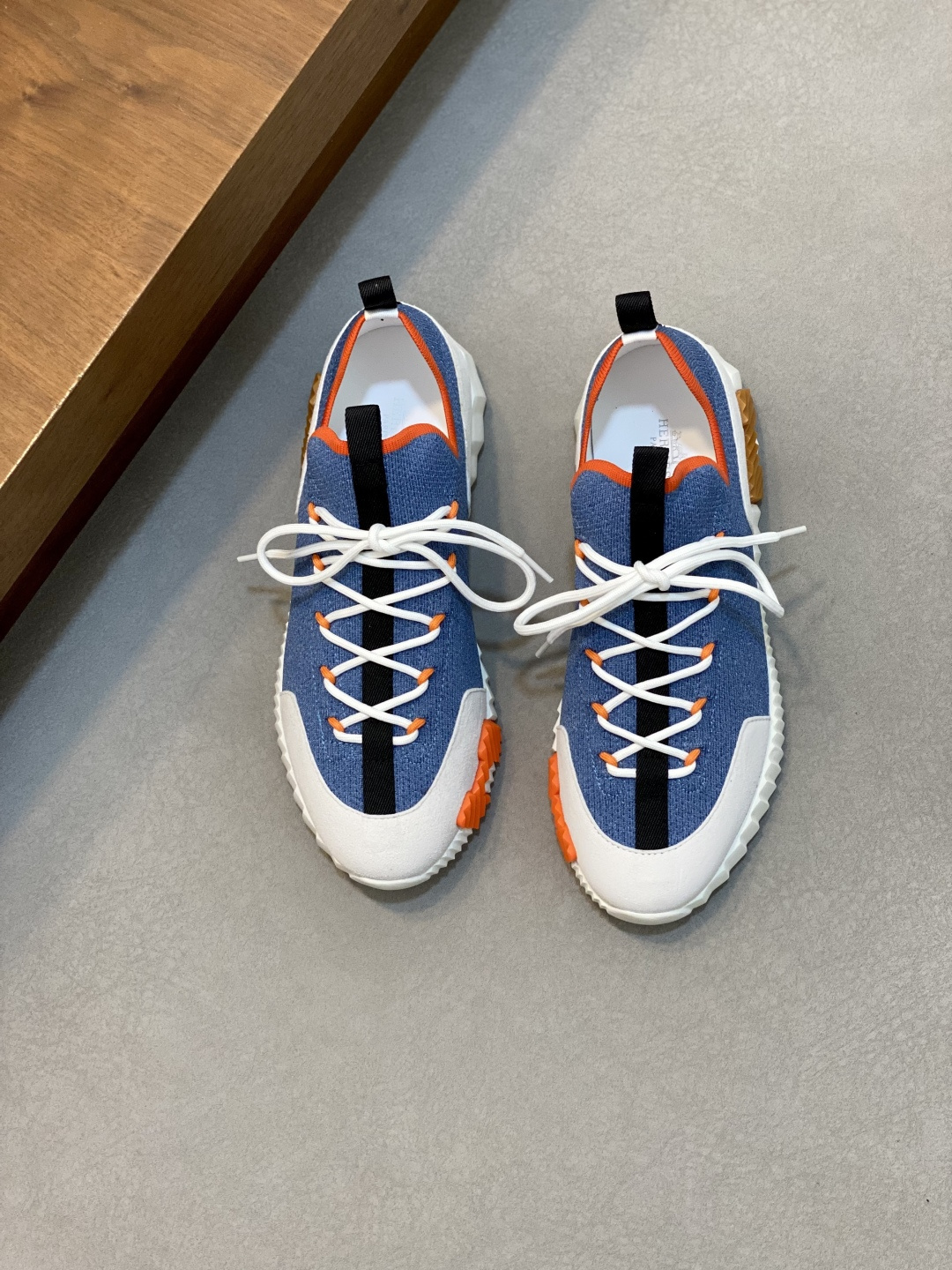 에르메스(Hermes) 데님 캔버스 & 스웨이드 믹스 스니커즈 신발