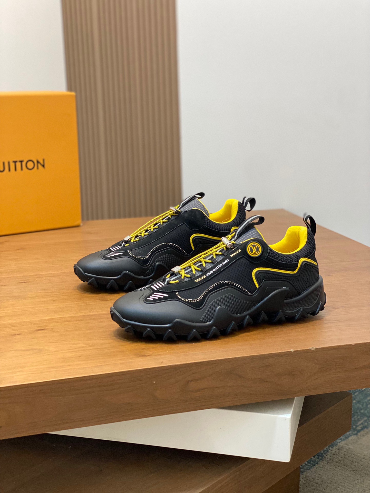 루이비통(LV) Rush 시리즈 테크니컬 스니커즈 신발