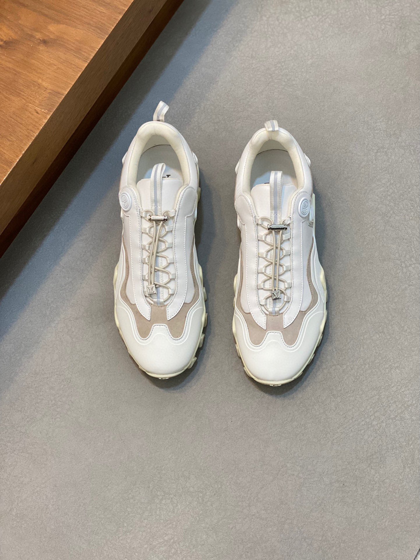 루이비통(LV) Rush 시리즈 테크니컬 스니커즈 신발