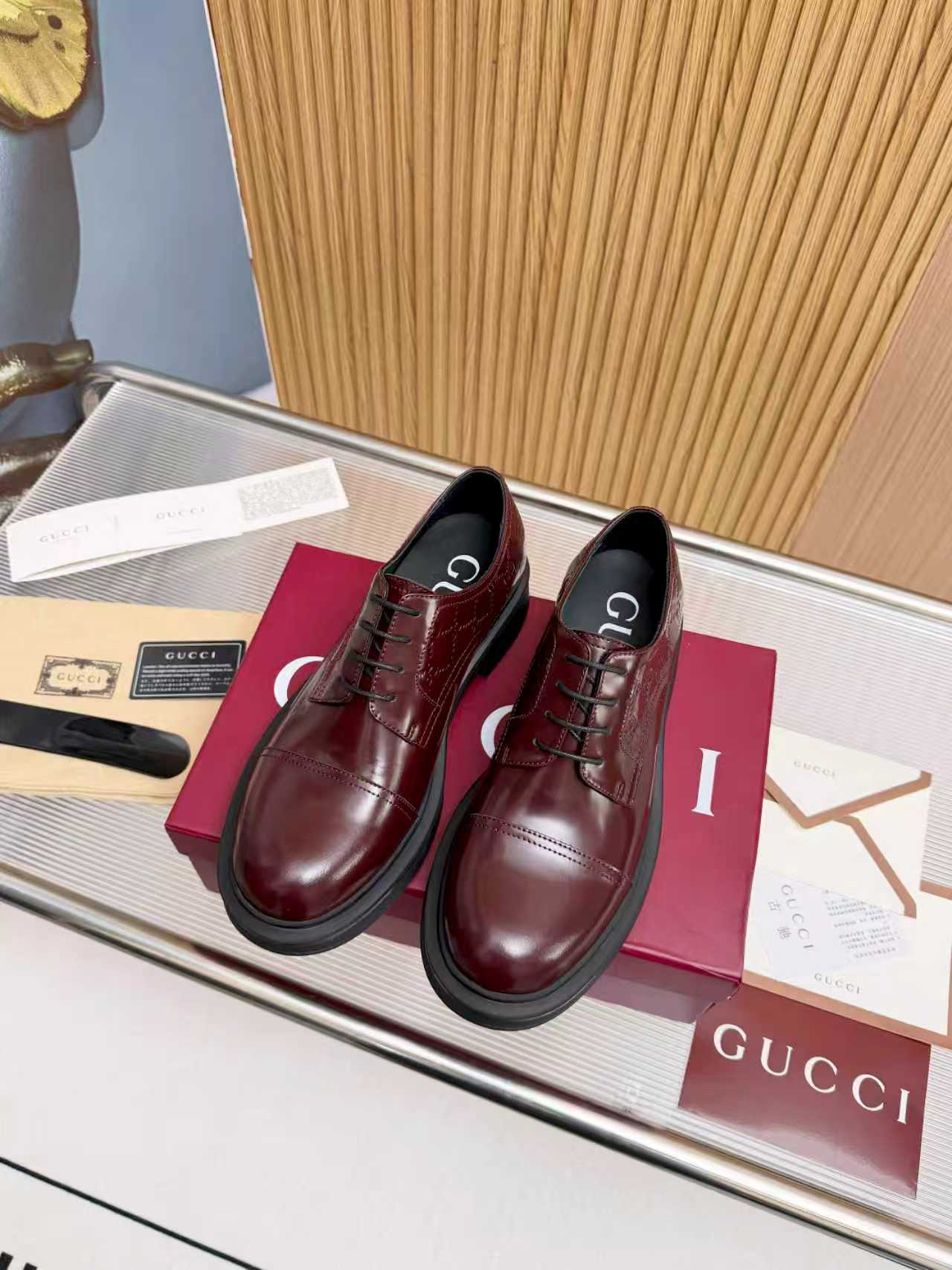 구찌(Gucci) 전면 풀그레인 카프스킨 플랫폼 슈즈 구두 신발