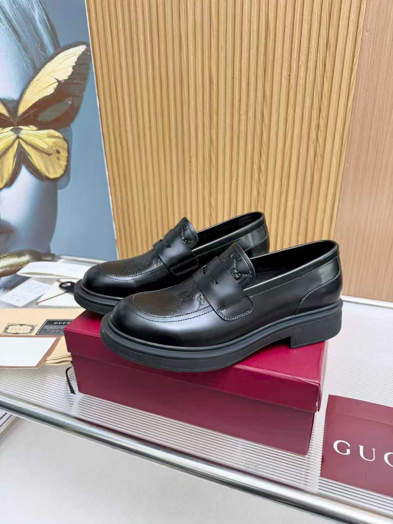 구찌(Gucci) 전면 풀그레인 카프스킨 플랫폼 슈즈 구두 신발