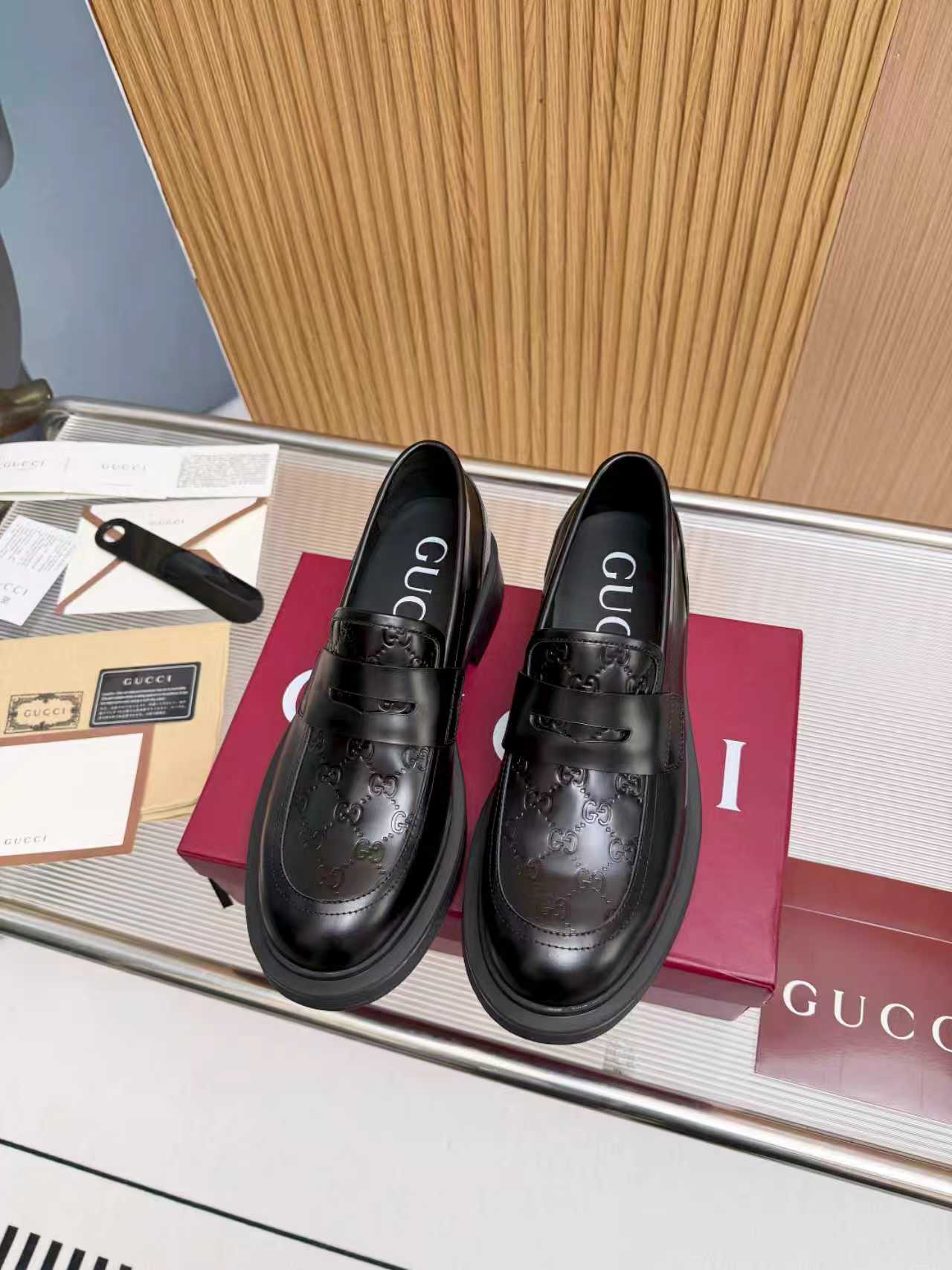 구찌(Gucci) 전면 풀그레인 카프스킨 플랫폼 슈즈 구두 신발