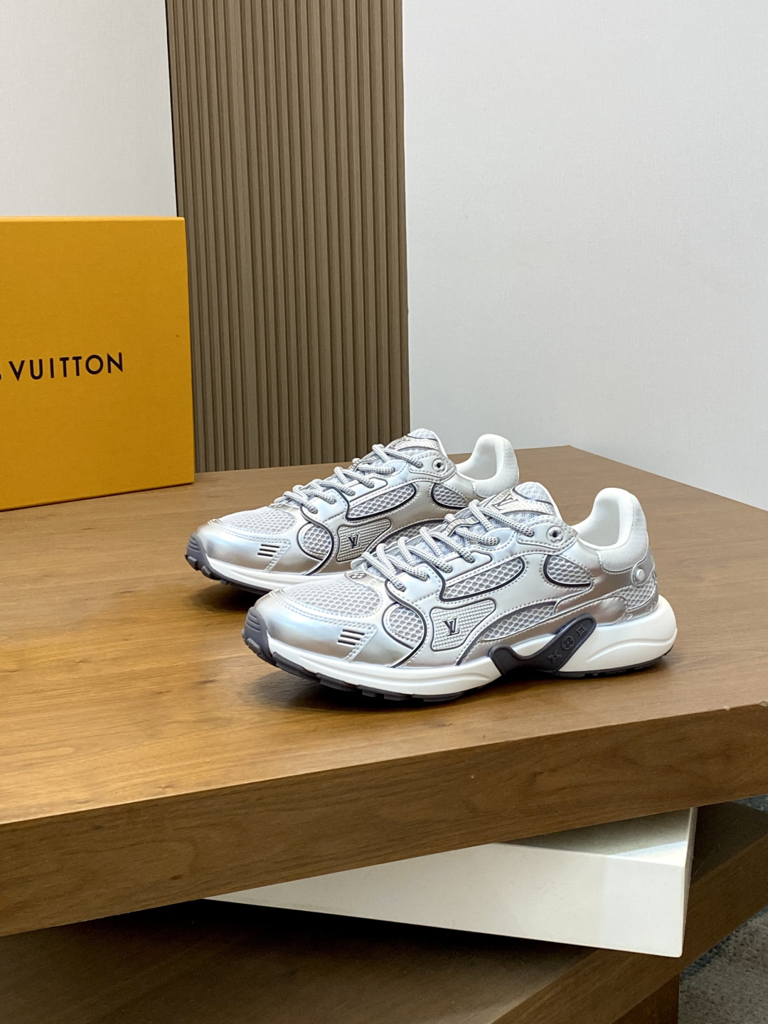 루이비통(LV) 카프스킨 커플 스니커즈 신발