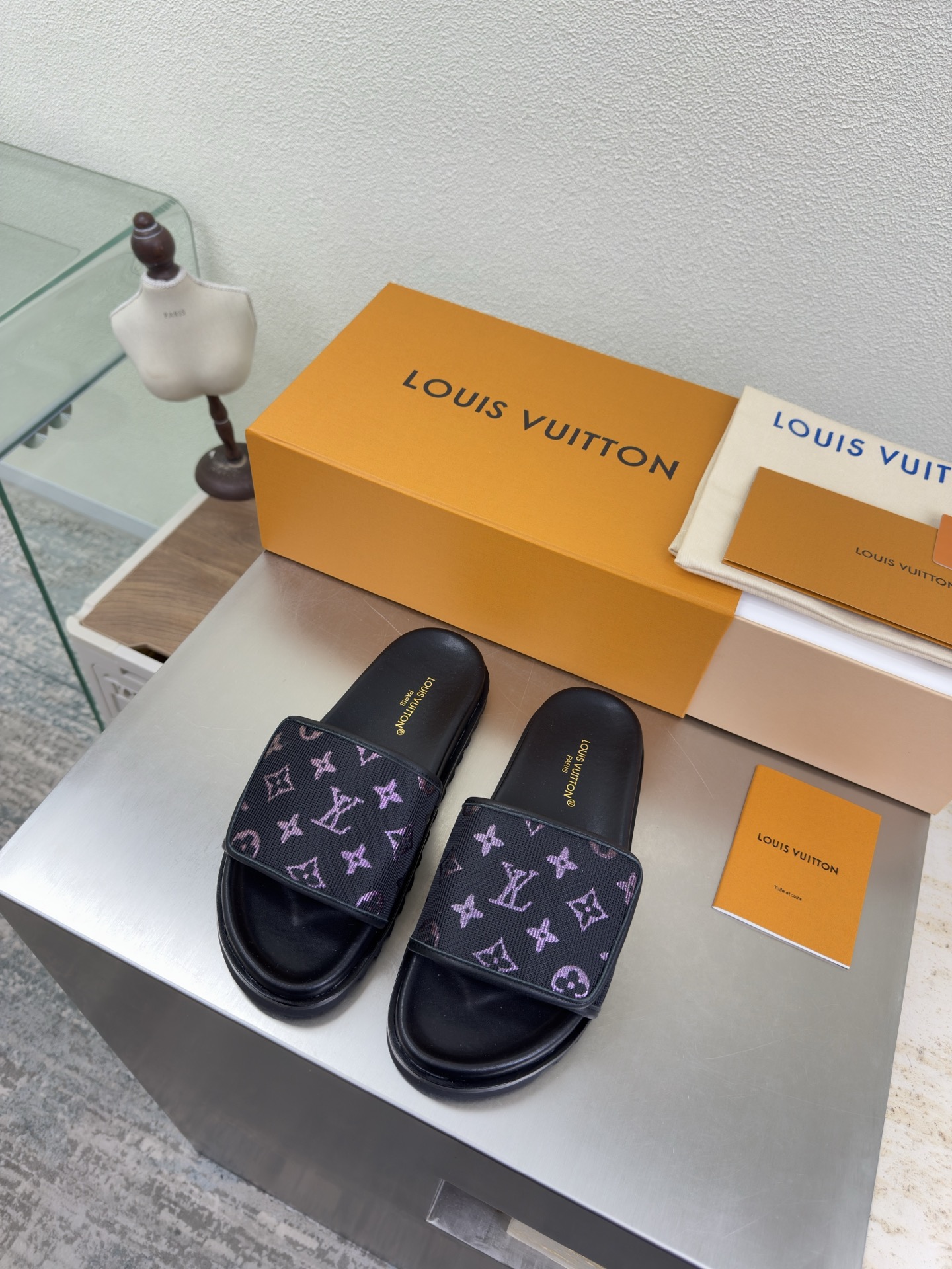 루이비통(LV) 벨크로 남성 슬리퍼 신발