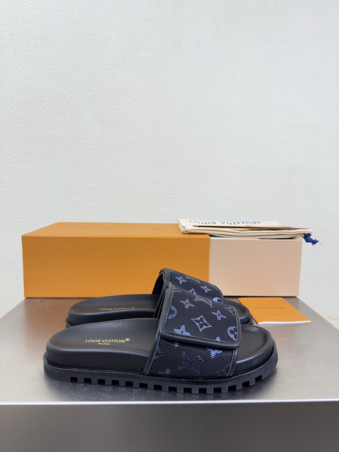루이비통(LV) 벨크로 남성 슬리퍼 신발