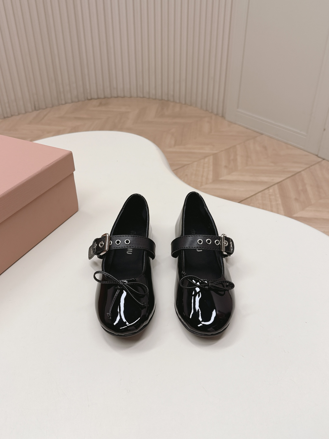 미우미우(Miu Miu) 발레리나 메리제인 리본 슈즈 신발