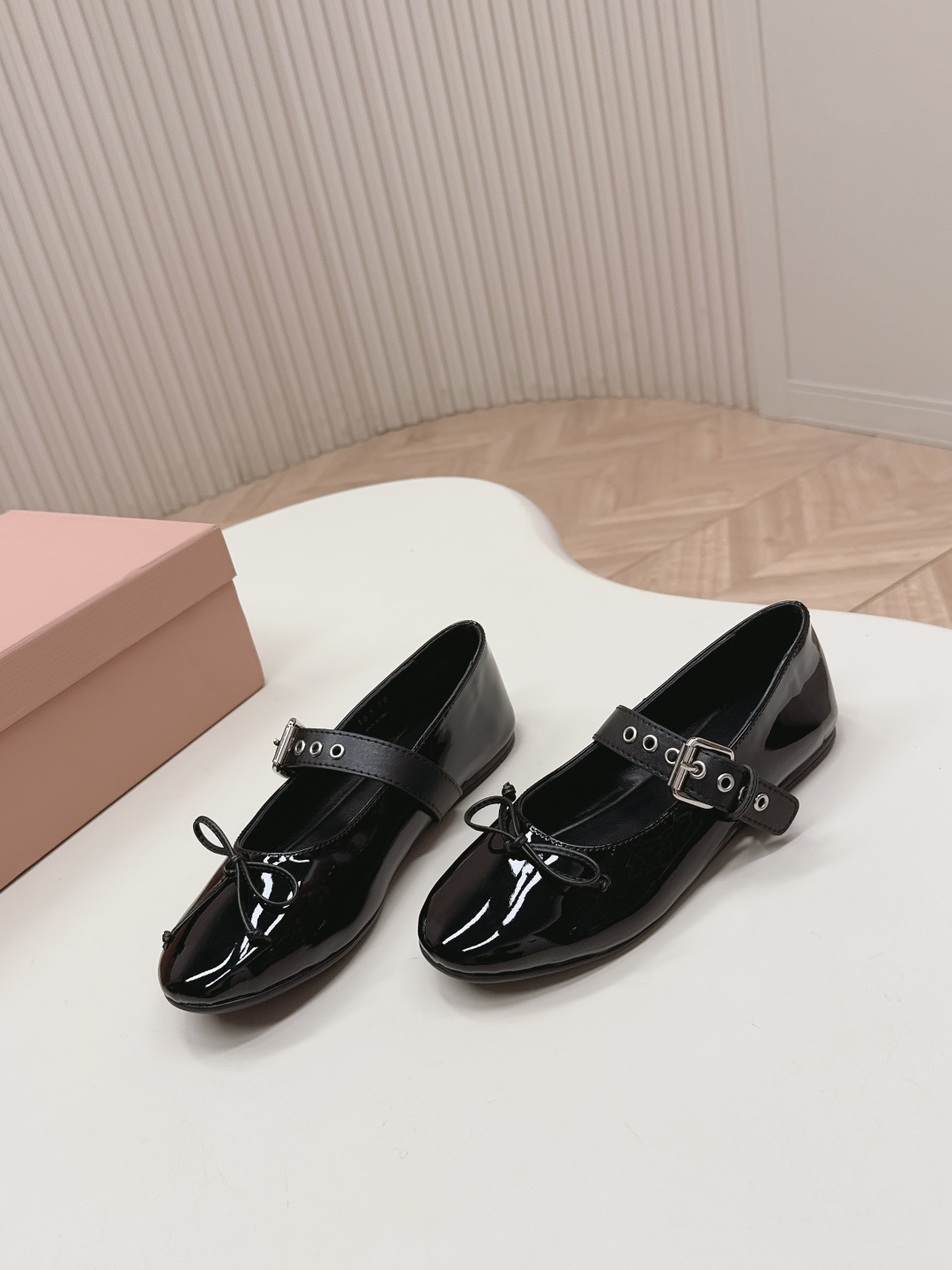 미우미우(Miu Miu) 발레리나 메리제인 리본 슈즈 신발