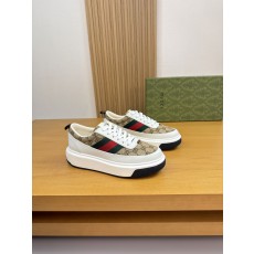 구찌(Gucci) 나파 카프스킨 & 토템 패브릭 스니커즈 신발