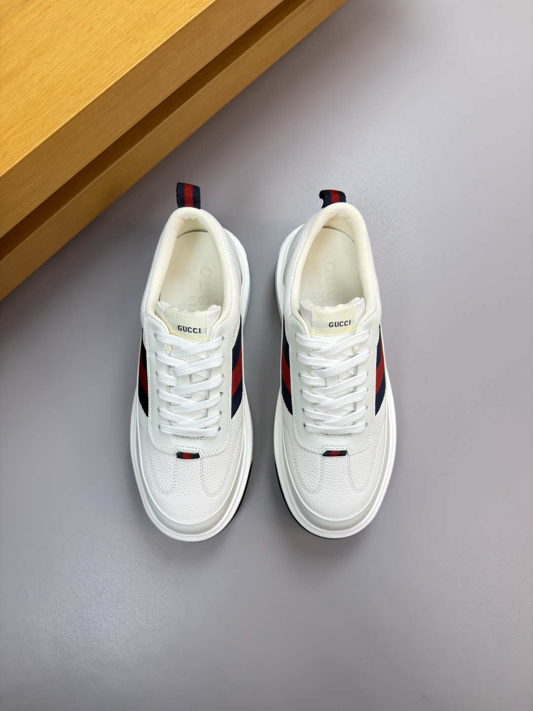 구찌(Gucci) 나파 카프스킨 & 토템 패브릭 스니커즈 신발