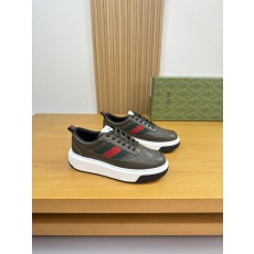 구찌(Gucci) 나파 카프스킨 & 엠보 토템 스니커즈 신발