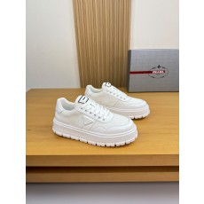 프라다(Prada) 폴리시드 카프스킨 & 캔버스 스니커즈 신발