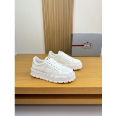 프라다(Prada) 폴리시드 카프스킨 & 캔버스 스니커즈 신발
