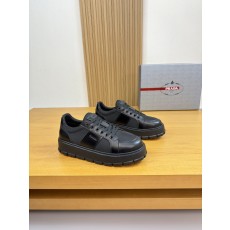 프라다(Prada) 폴리시드 카프스킨 & 캔버스 스니커즈 신발